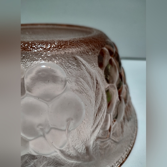 Pink depression glass fruit pattern bowl - Picture 8 of 10